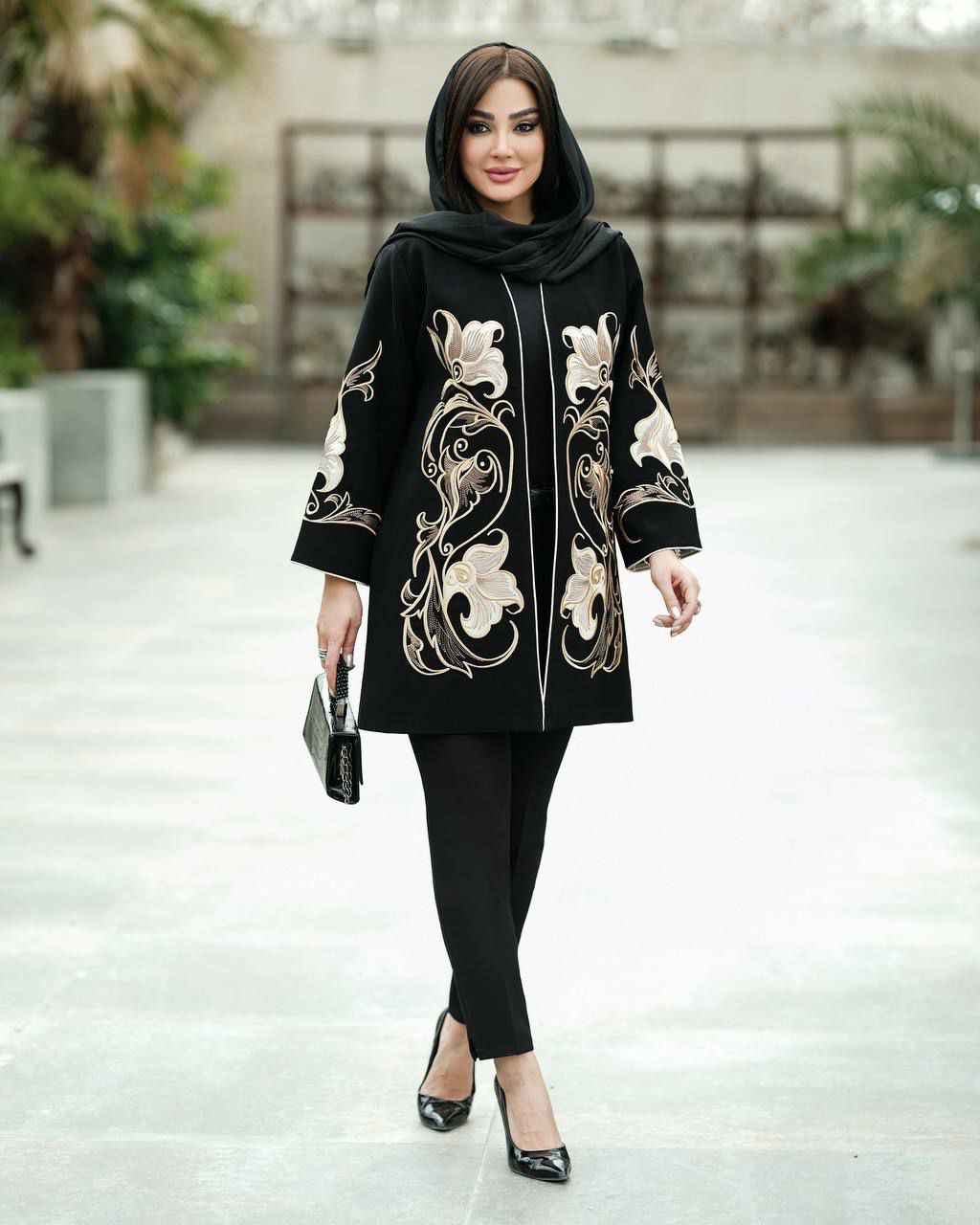 کت تک عیدانه زنانه جدید با خرجکار گل طلایی ،مانتو زنانه و دخترانه مجلسی خیلی شیک و جذاب طرح گل ، کت مجلسی شیک زنانه و دخترانه طرح گل جدید ، مانتو عیدانه ‌جدید زنانه