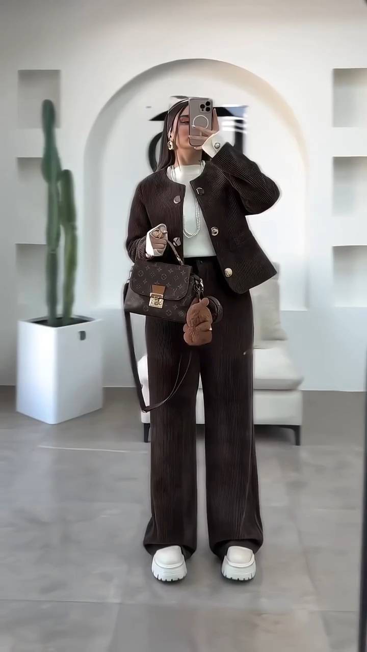 کت و شلوار عیدانه و پاییزه زنانه لاجورد ، کت و شلوار بسیار زیبا و شیک جذاب زنانه و جدید