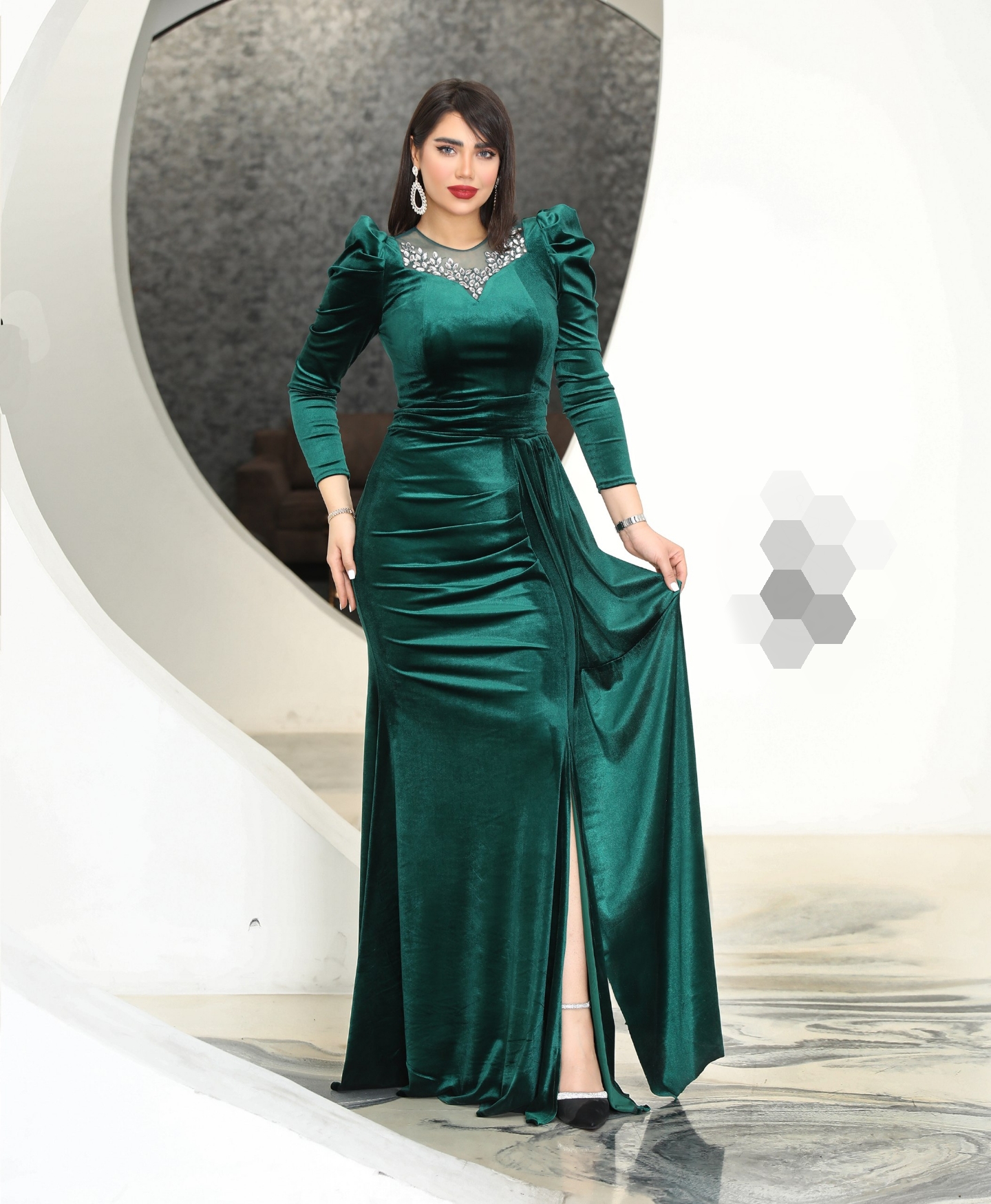 لباس مجلسی مخمل نگین دوزی زنانه درجه یک ، لبلس مجلسی مخمل جدید و وارداتی بسیار شیک با نگین دوزی جذاب