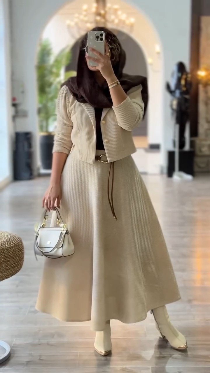 ست کت و دامن عیدانه مخمل بیسکوییتی زنانه ، ست کت دامن کلوش شیک و جذاب عیدانه زنانه و خاص